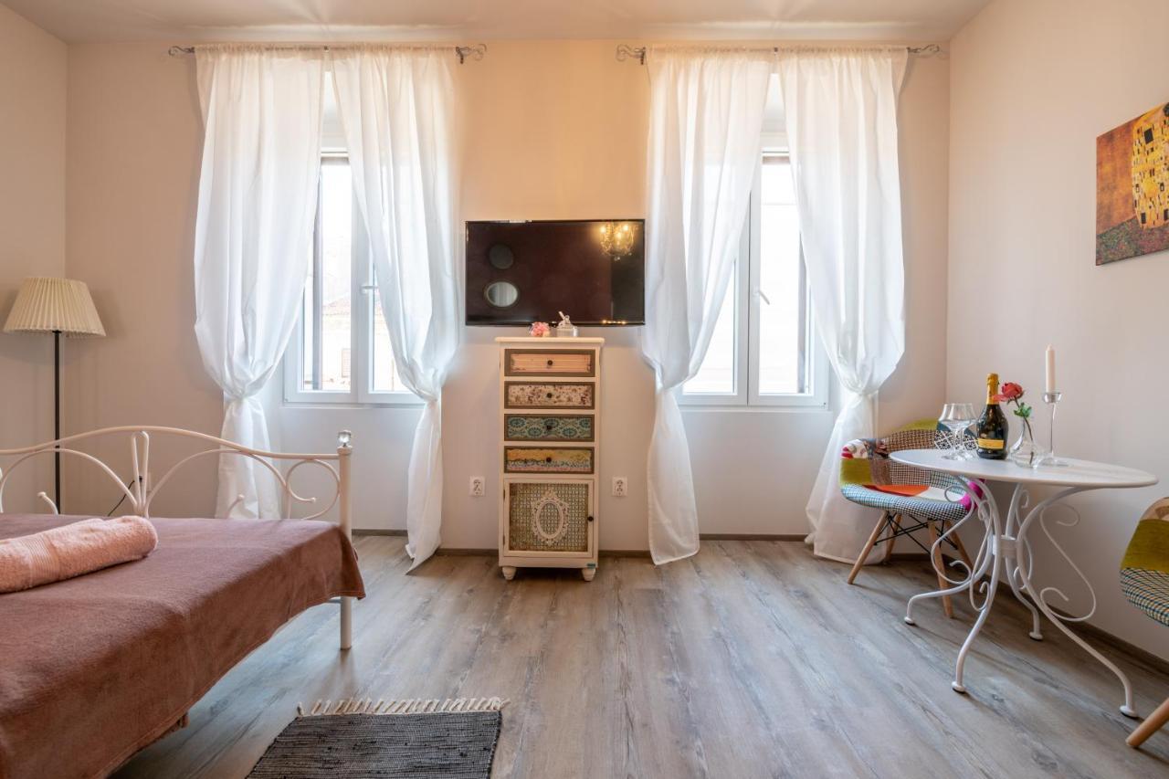 Old City Romantic Studios 4 With Free Private Parking プーラ エクステリア 写真